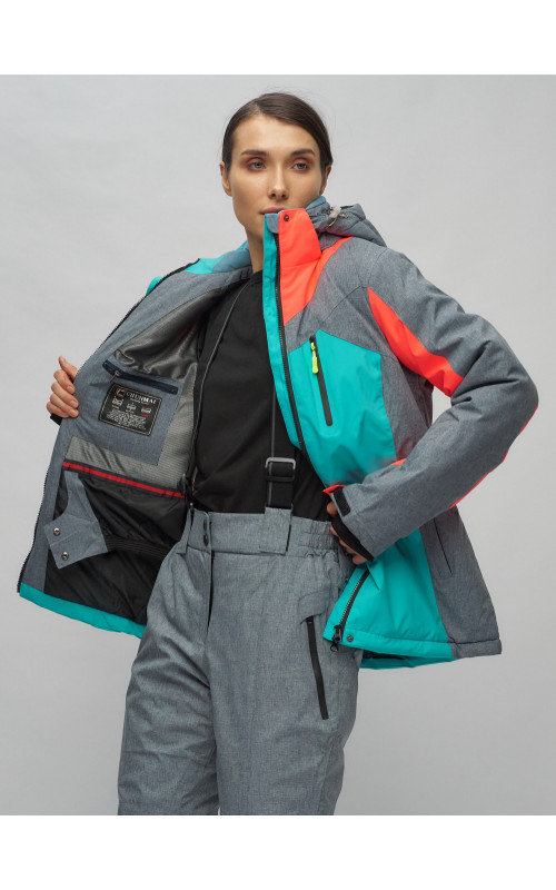 Женский горнолыжный костюм зимний.