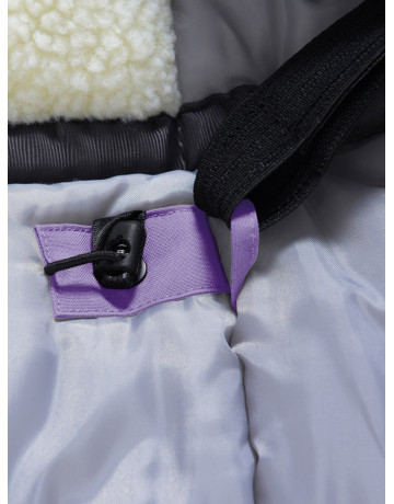 Зимняя женская парка с капюшоном для активного образа жизни.