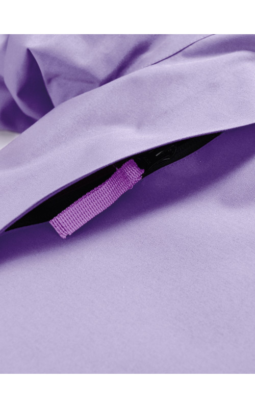 Зимняя женская парка с капюшоном для активного образа жизни.