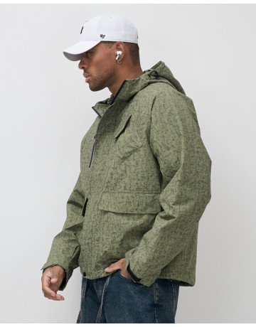 Спортивная мужская куртка «Хит сезона»: стиль и защита в переменчивую погоду