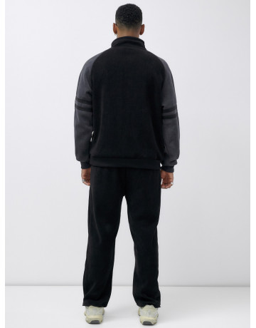 Мужской спортивный костюм с утеплением.