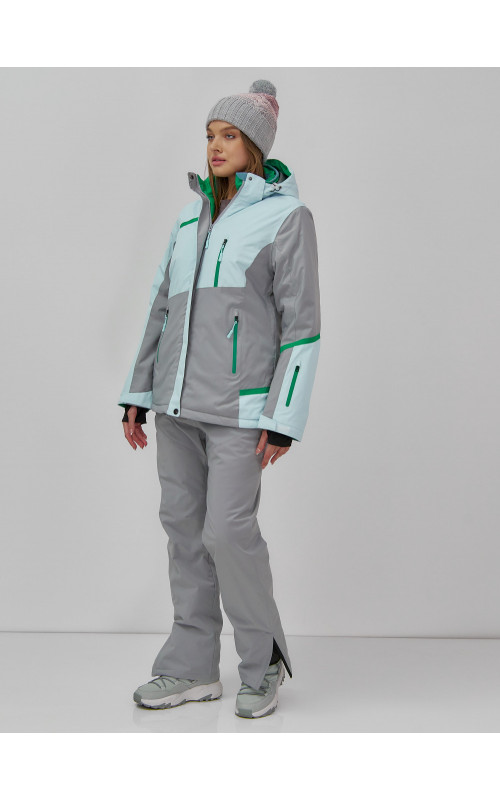 Женский горнолыжный костюм для комфорта и защиты в зимних видах спорта.