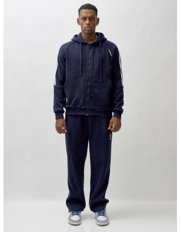 Мужской спортивный демисезонный костюм с начёсом.