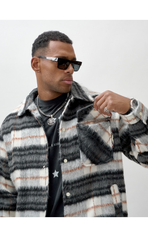 Ворсистая шерстяная рубашка для активного образа жизни.