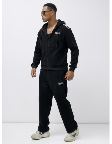 Мужской спортивный костюм для активного образа жизни.