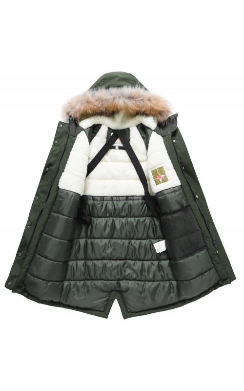 Тёплая парка для девочки с регулируемой посадкой.