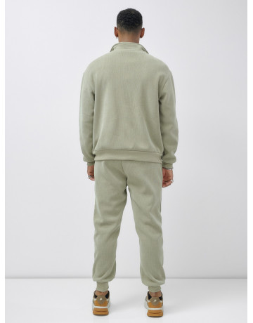 Мужской спортивный комплект: олимпийка и джоггеры для активного образа жизни.