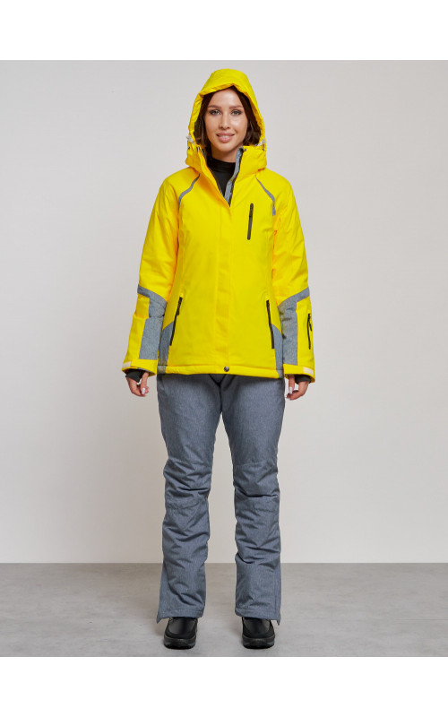 Женский горнолыжный костюм для зимних видов спорта.