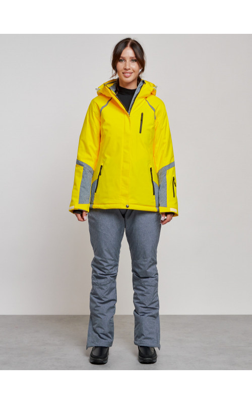 Женский горнолыжный костюм для зимних видов спорта.