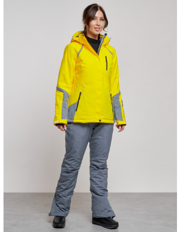 Женский горнолыжный костюм для зимних видов спорта.