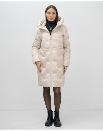 Женский зимний пуховик с капюшоном.