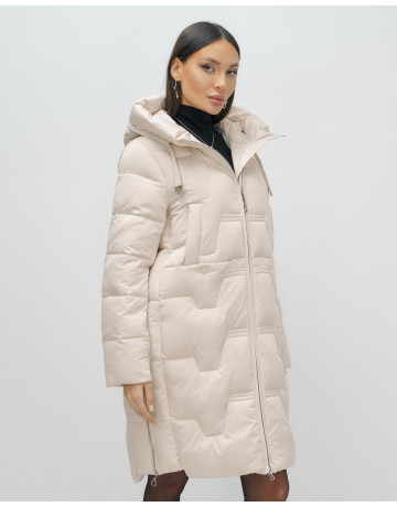 Женский зимний пуховик с капюшоном.