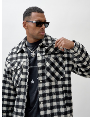 Мужская шерстяная рубашка прямого кроя в клетку.