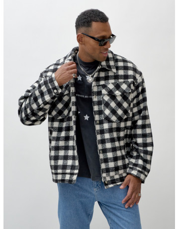 Мужская шерстяная рубашка прямого кроя в клетку.