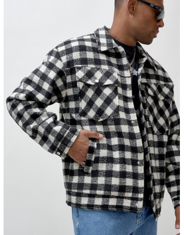 Мужская шерстяная рубашка прямого кроя в клетку.