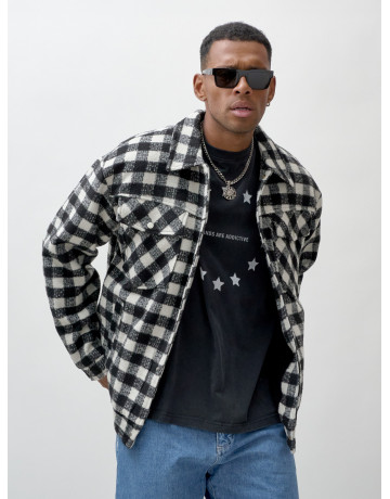 Мужская шерстяная рубашка прямого кроя в клетку.