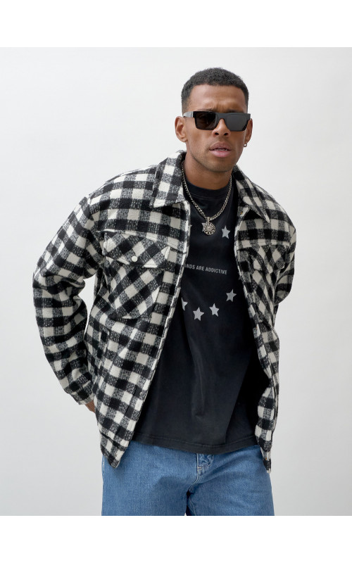 Мужская шерстяная рубашка прямого кроя в клетку.