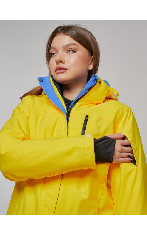 Зимний горнолыжный костюм для женщин.