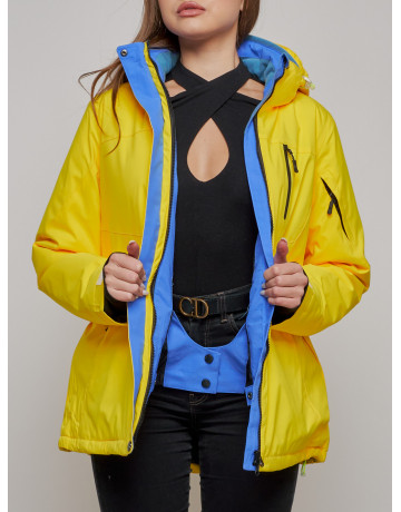 Зимний горнолыжный костюм для женщин.