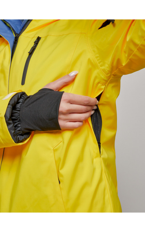 Зимний горнолыжный костюм для женщин.