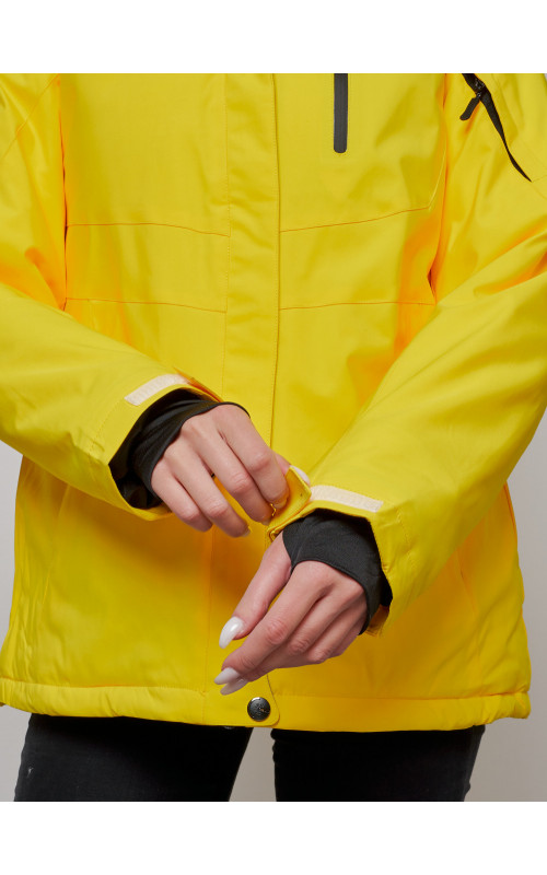 Зимний горнолыжный костюм для женщин.