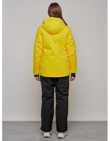 Зимний горнолыжный костюм для женщин.