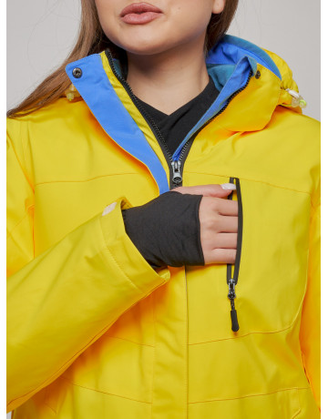 Зимний горнолыжный костюм для женщин.