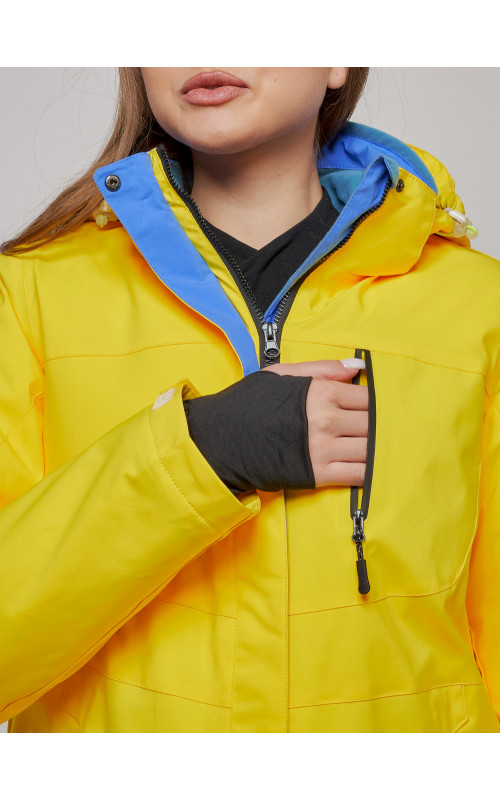 Зимний горнолыжный костюм для женщин.