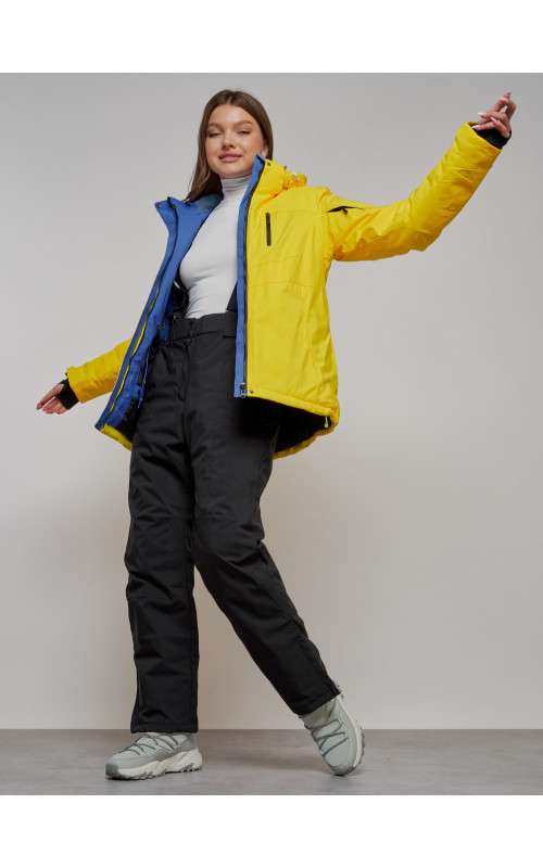 Зимний горнолыжный костюм для женщин.