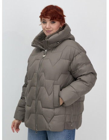 Пуховик для женщин с искусственной овчиной: стиль и тепло зимой