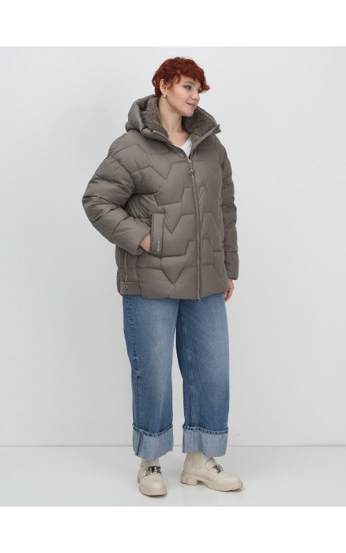 Пуховик для женщин с искусственной овчиной: стиль и тепло зимой