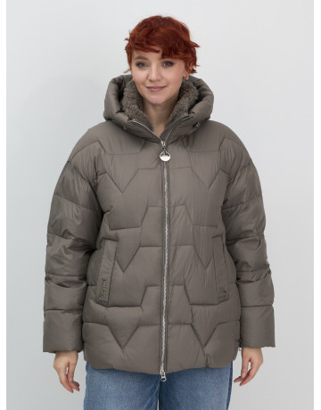 Пуховик для женщин с искусственной овчиной: стиль и тепло зимой