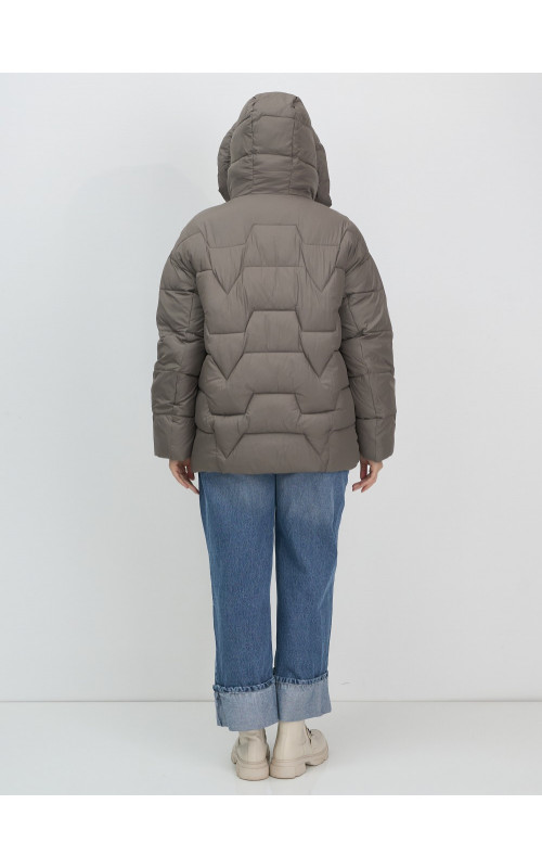 Пуховик для женщин с искусственной овчиной: стиль и тепло зимой