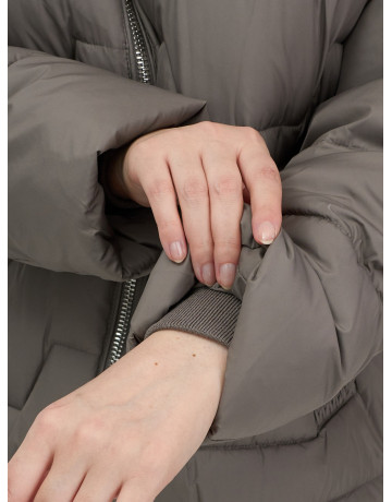 Пуховик для женщин с искусственной овчиной: стиль и тепло зимой