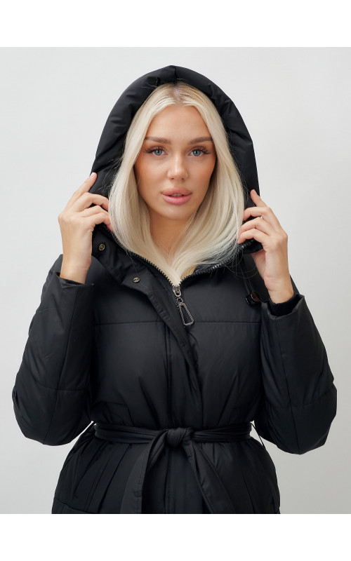 Тёплый женский пуховик с поясом и капюшоном.