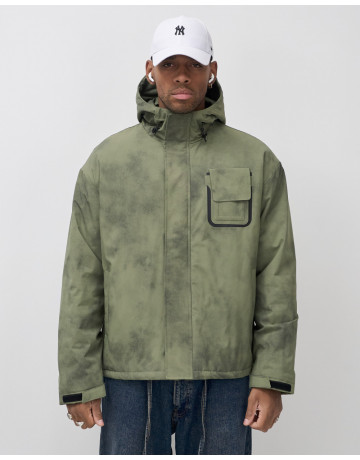 Спортивная мужская куртка для активного отдыха.