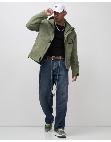 Спортивная мужская куртка для активного отдыха.