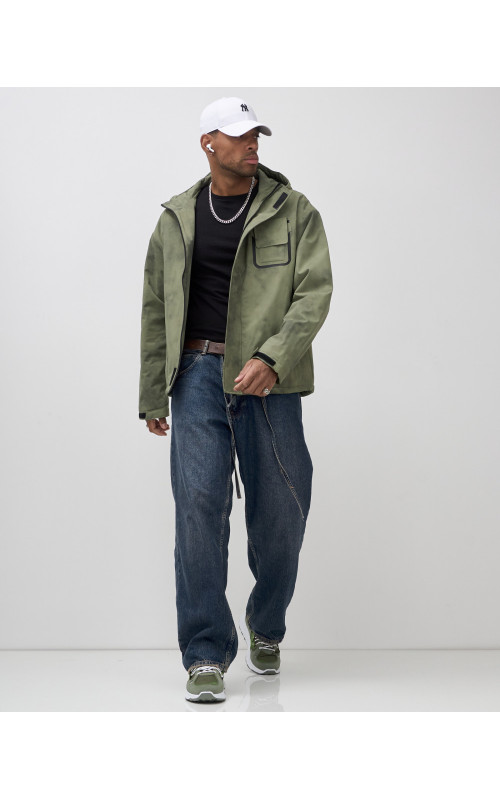 Спортивная мужская куртка для активного отдыха.