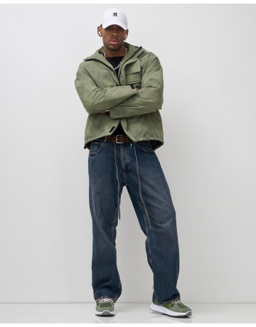 Спортивная мужская куртка для активного отдыха.