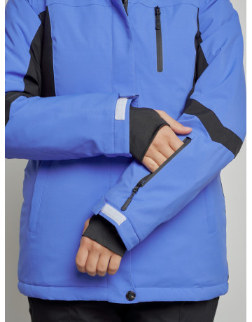 Женский горнолыжный костюм для зимних видов спорта.