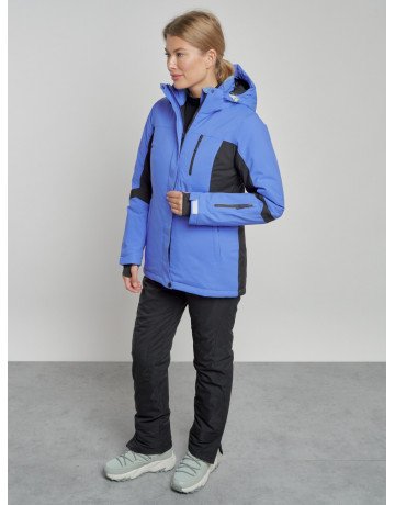 Женский горнолыжный костюм для зимних видов спорта.