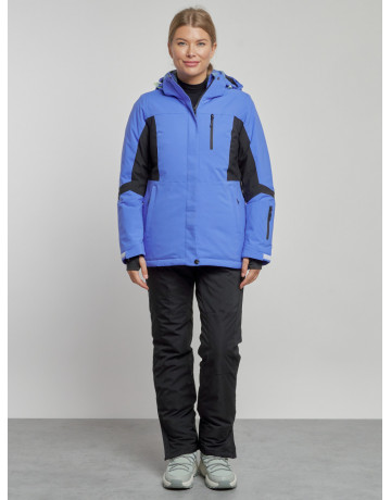 Женский горнолыжный костюм для зимних видов спорта.