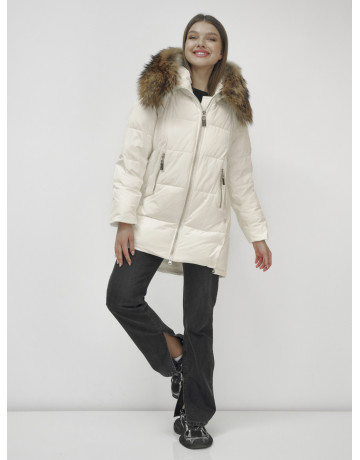 Женская зимняя куртка с меховой опушкой.