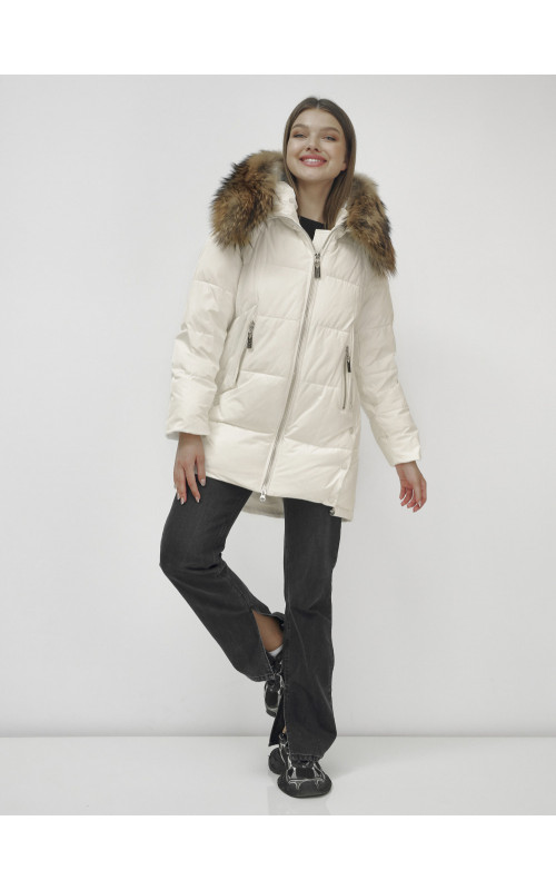 Женская зимняя куртка с меховой опушкой.