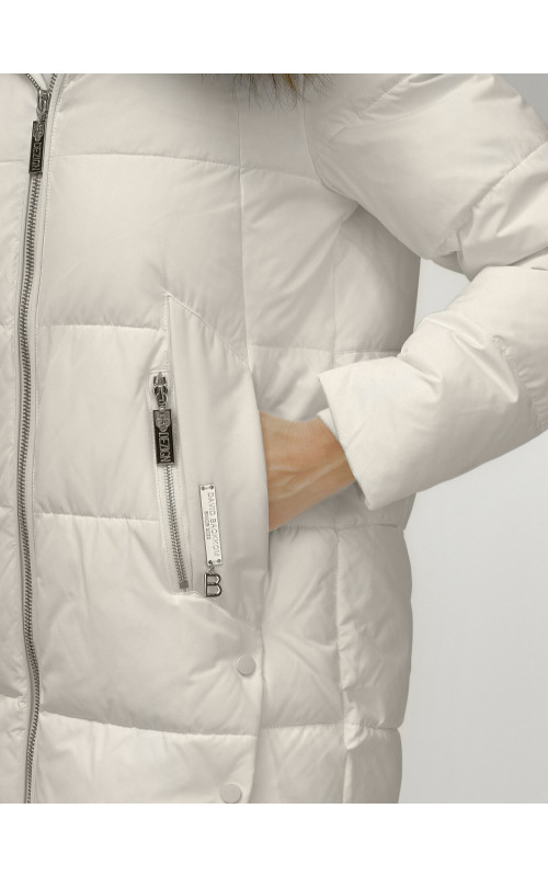 Женская зимняя куртка с меховой опушкой.