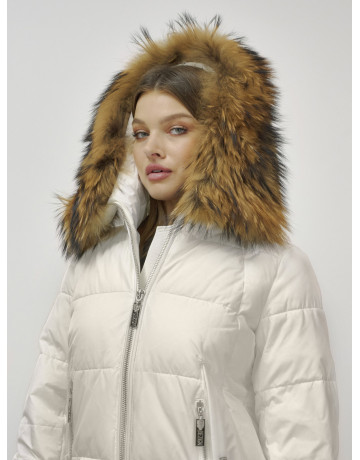 Женская зимняя куртка с меховой опушкой.