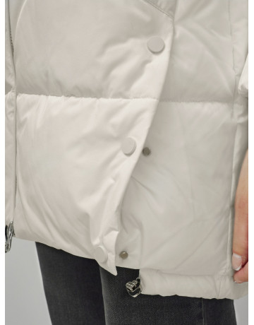 Женская зимняя куртка с меховой опушкой.