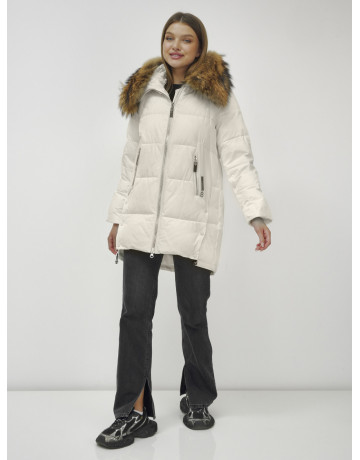 Женская зимняя куртка с меховой опушкой.