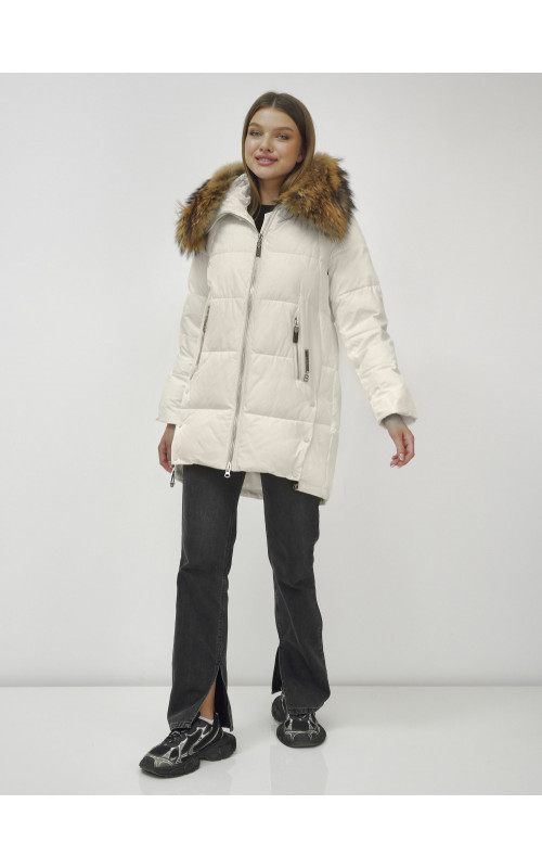 Женская зимняя куртка с меховой опушкой.