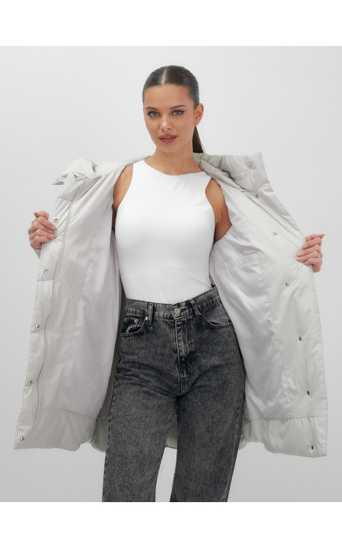 Утеплённая женская куртка с капюшоном для осени и зимы.